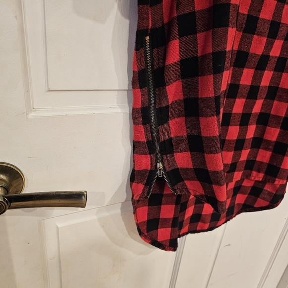 Buffalo Flannel T-shirt tunic with double side zippers. - Picture 2 of 5